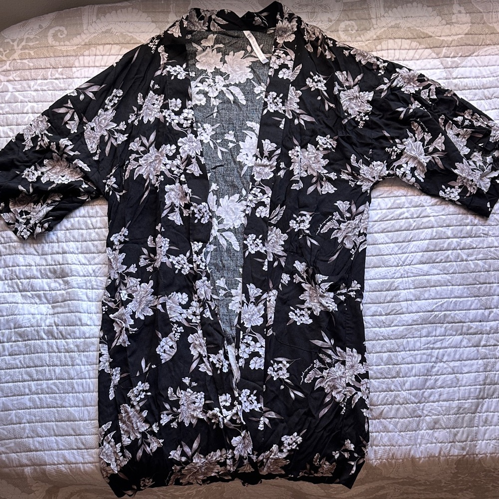 Spiritual Gangster Black and White Floral Kimono